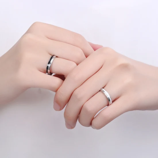 Кольцо на палец ко Дню святого Валентина с индивидуальной надписью для пар из серебра 925 пробы.