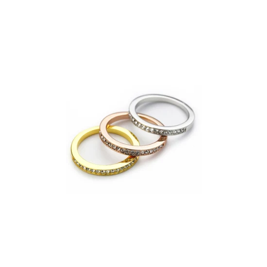 Модные серьги-кольца из серебра с покрытием из розового золота.